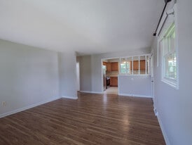 Building Photo - 10 Rose Ave