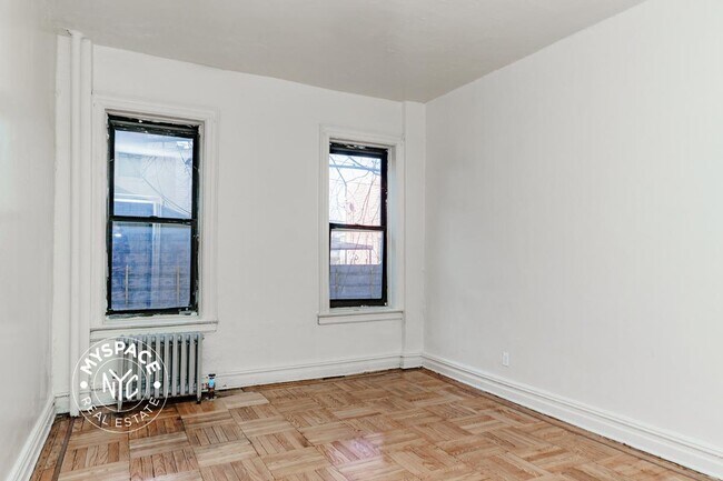 Building Photo - 374 E 49th St