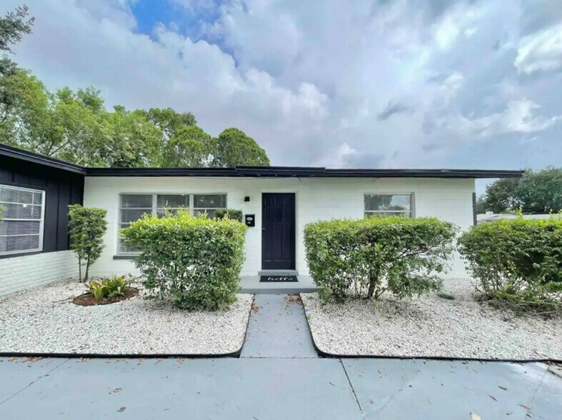 Building Photo - 1221 Corbett Ln