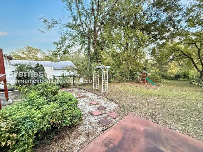 Building Photo - 1627 26th Ave S