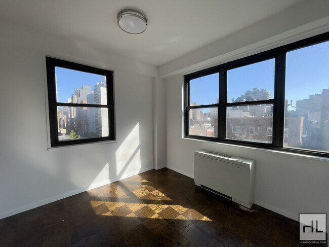 Building Photo - E 16 ST