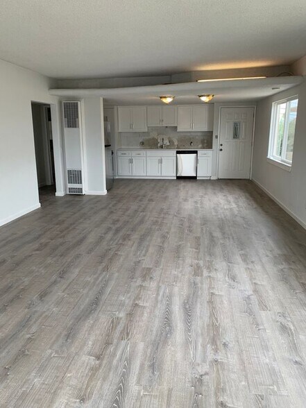 Building Photo - 223 Avenida Granada