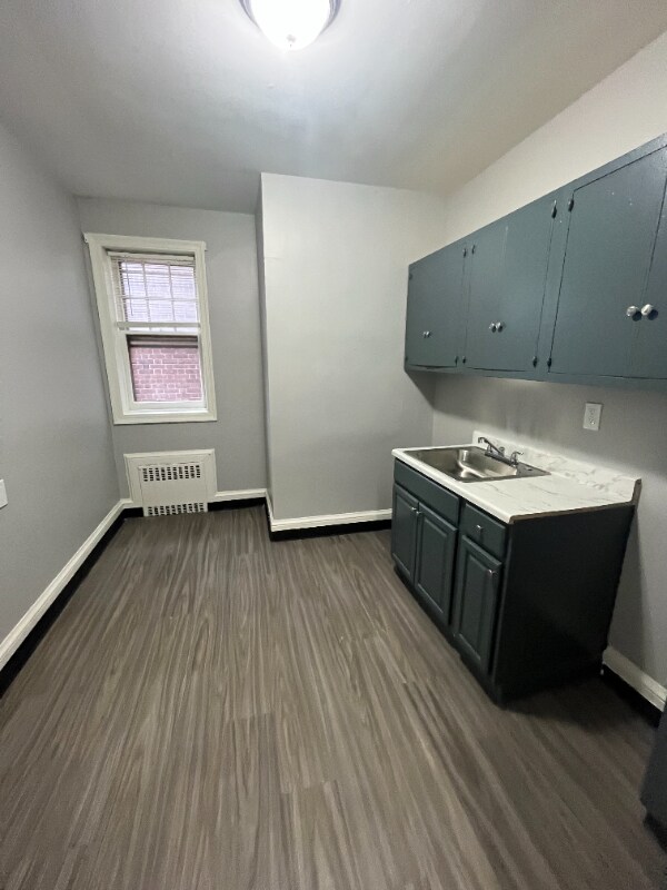 Building Photo - 84 Forest St