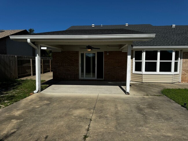 Building Photo - Single Family Home