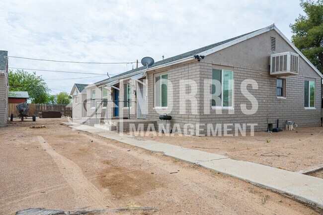 Building Photo - Multi-Unit Space Available NOW!