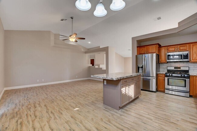 Building Photo - FOR RENT Palm Canyon