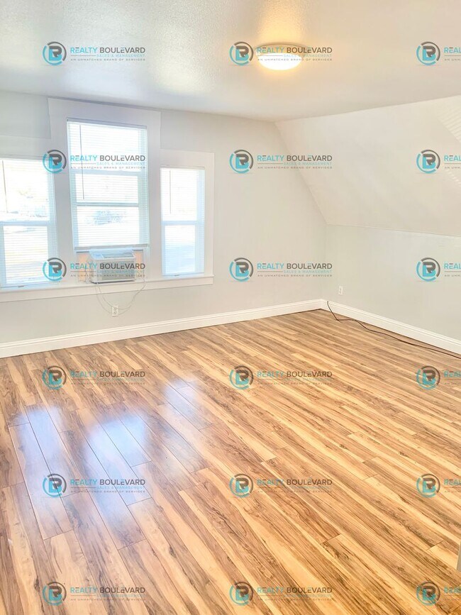 Building Photo - 1/2 Month Free!! 1 Bedroom 1 Bath - Cozy & Convenient Living close to UNR, Downtown Reno and Free...