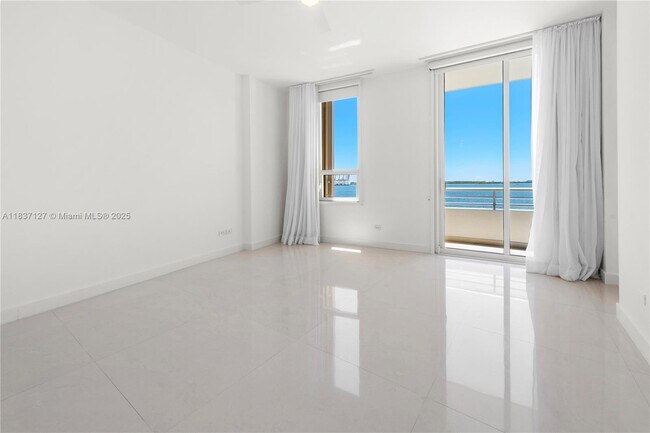 Building Photo - 808 Brickell Key Dr