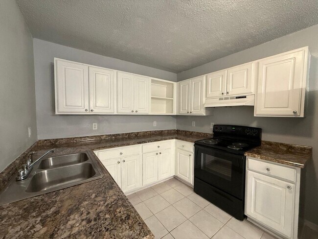 Building Photo - 1311 Hortencia Ave