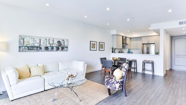 Building Photo - 4354 Teesdale Ave