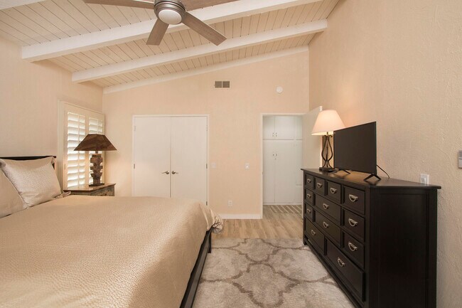 Building Photo - 40080 Via Buena Vista