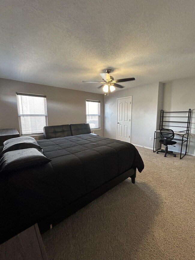 Building Photo - 835 Kipuka Dr NW