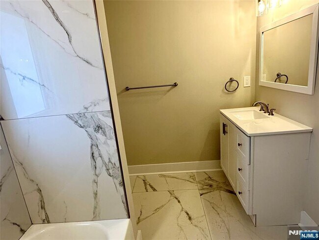 Building Photo - 41 Woods Ave