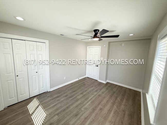 Building Photo - 913 Harrison Dr