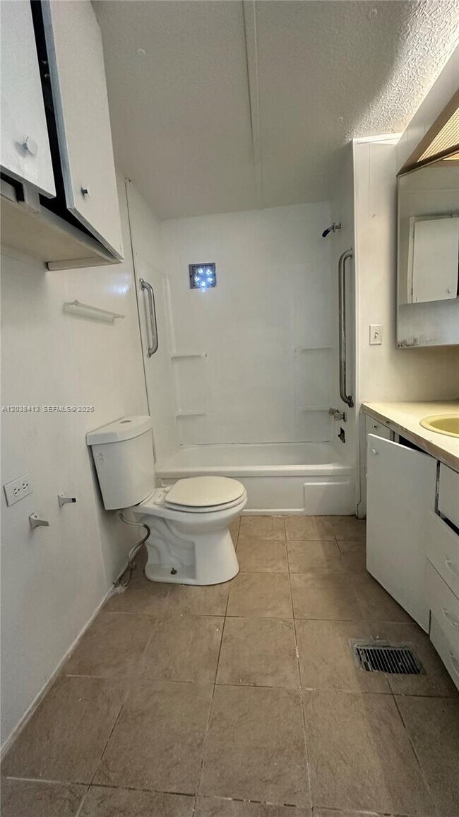 Building Photo - 2961 Plumosa Ln
