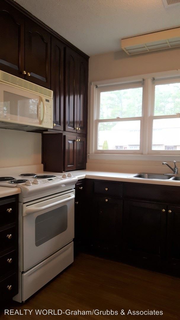 Building Photo - 2 br, 2 bath House - 604 Sherbrooke Circle