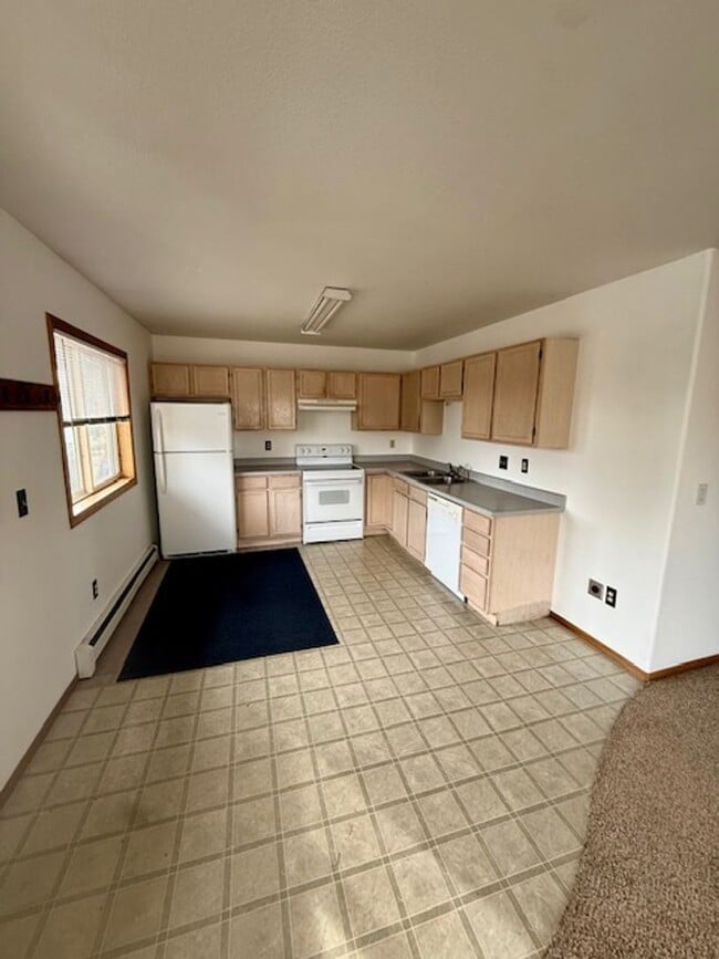 Building Photo - 2 Bedrooms 1 Bathroom - 4 Plex - Belgrade