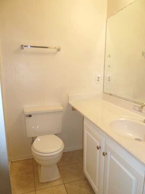 Building Photo - Walk to Campus from Chancellor Square!  Up...