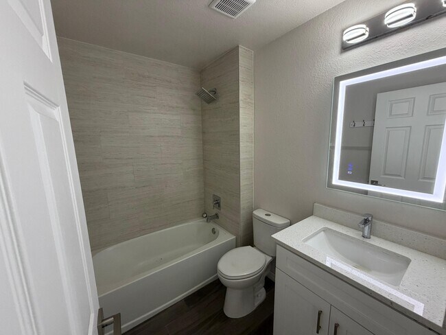 Building Photo - 2003 Claudia Ln