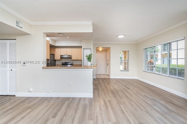 Building Photo - 2482 Centergate Dr