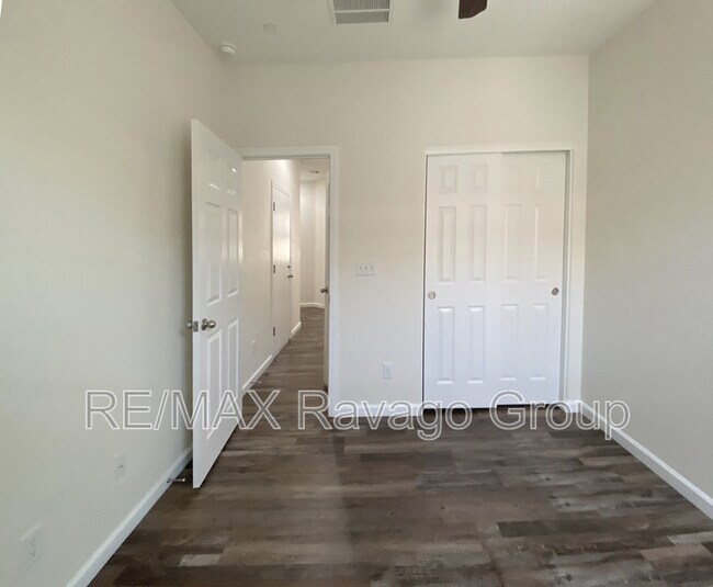 Building Photo - 1000 Aspen Cliff Dr
