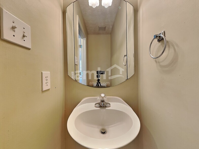 Building Photo - 7633 Callow Cove Ln