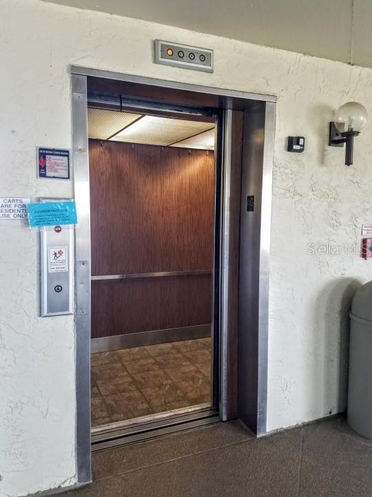 Building Photo - 106 1st St E