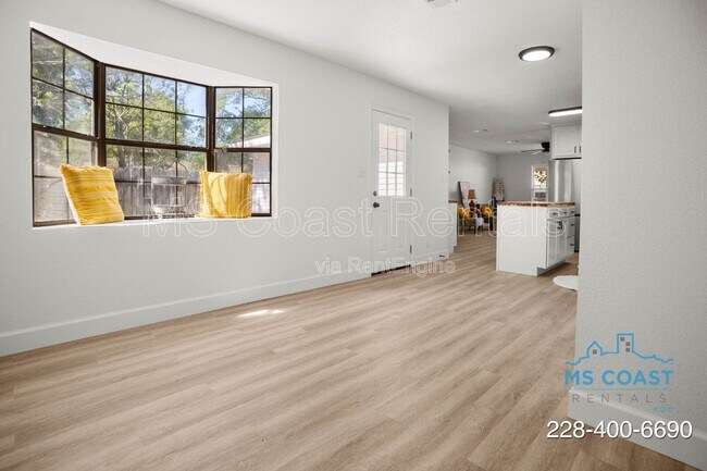Building Photo - 218 Dogwood Dr