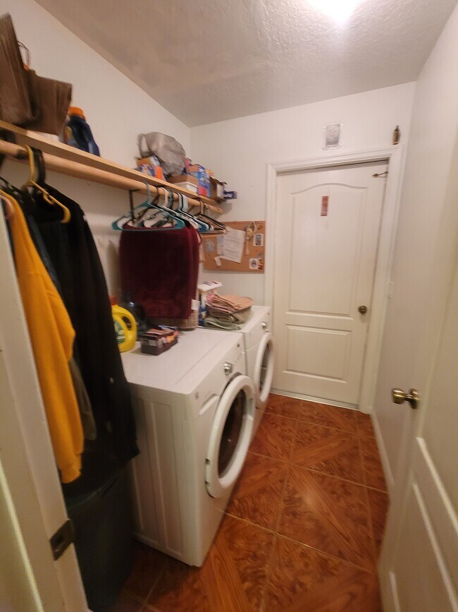 Building Photo - 8430 Madrid Rd