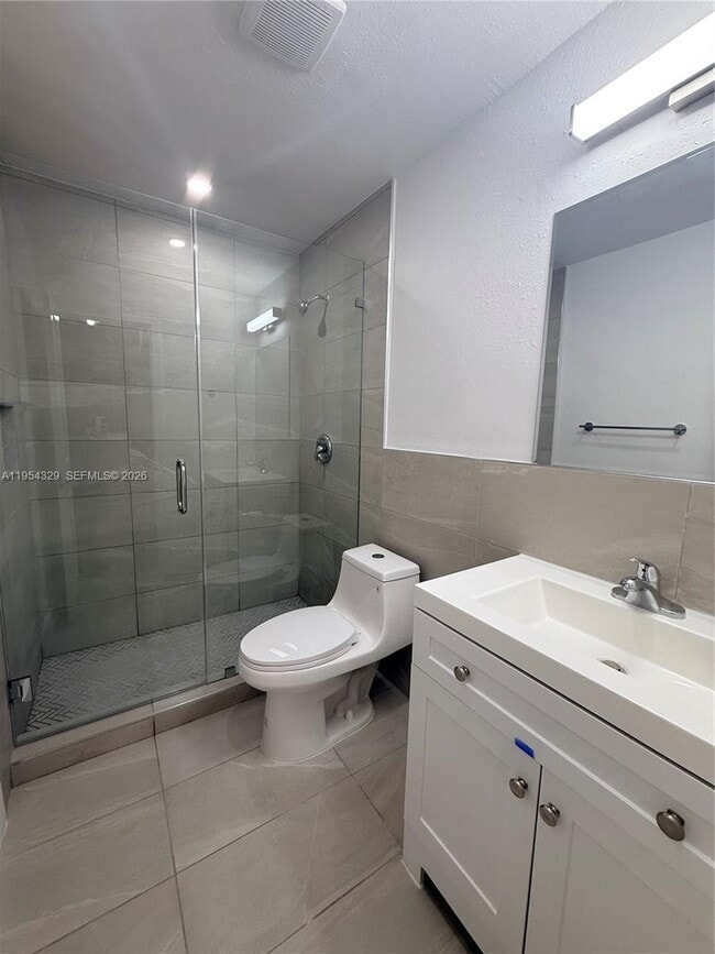 Building Photo - 3400 SW 17th St