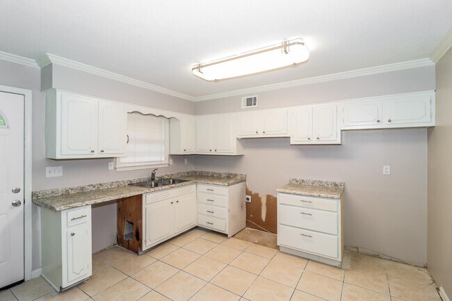 Building Photo - 3569 Arsenal St