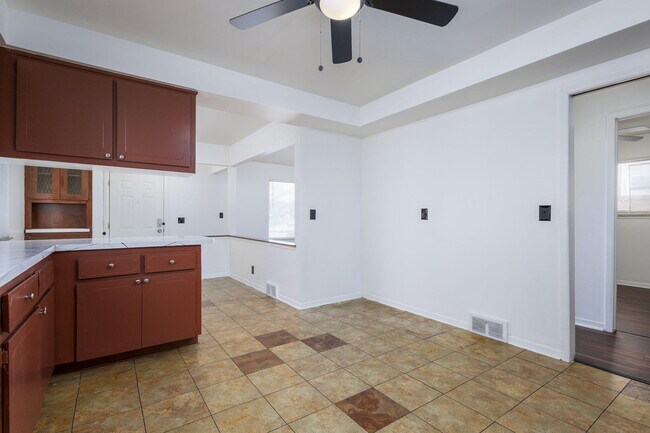 Building Photo - 11156 Outer Dr