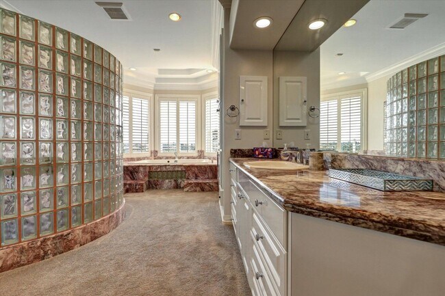 Building Photo - Luxurious home available immediately.