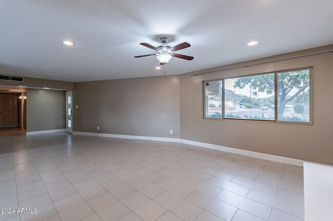 Building Photo - 1320 E Orchid Ln