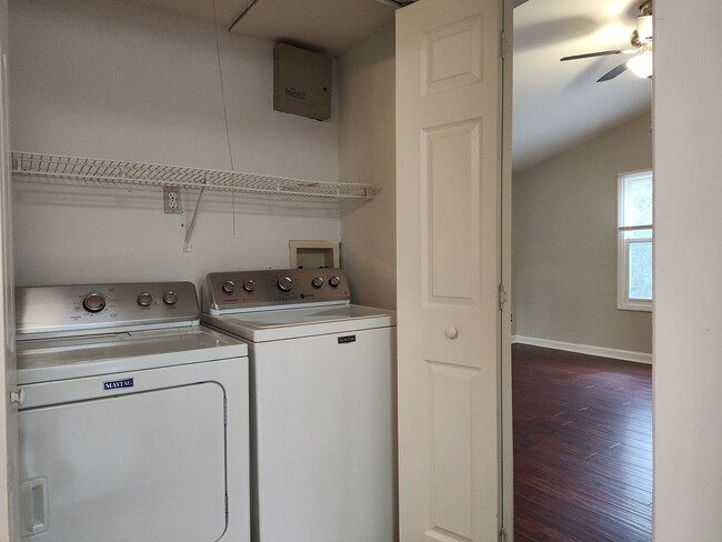 Building Photo - Move-in Ready duplex located in The Rockwe...