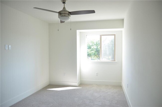 Building Photo - 406 Conservation Dr