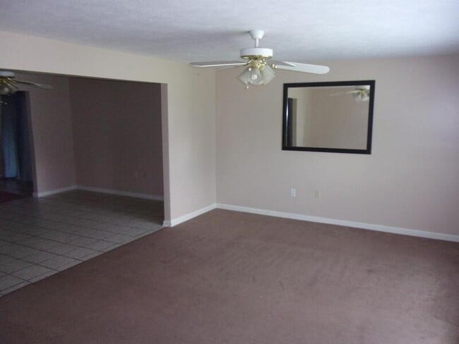 Building Photo - 1536 Briarwood Cir