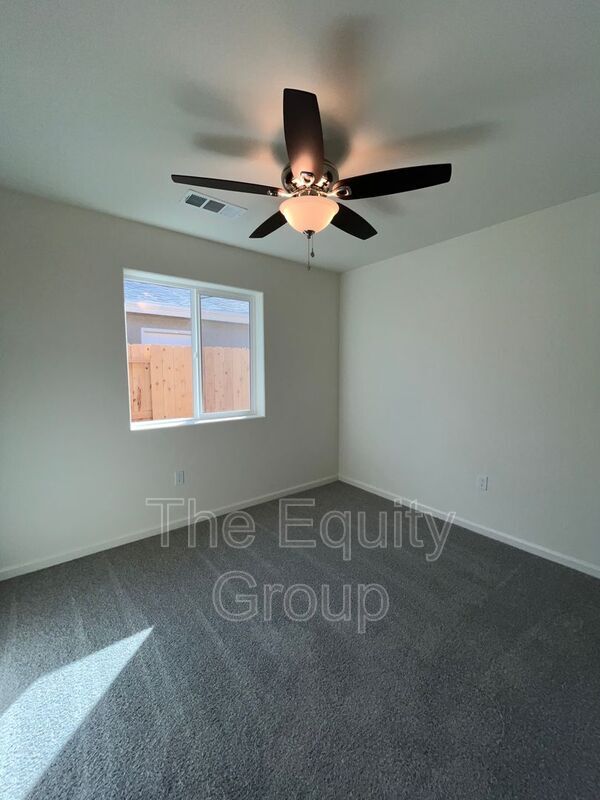 Building Photo - 7031 W Wren Ave