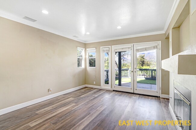 Building Photo - 21 Lobelia