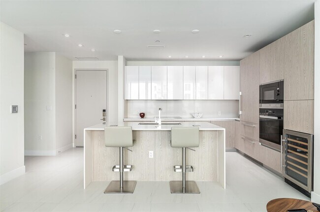 Building Photo - 3100 N Ocean Dr