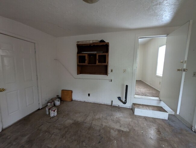 Building Photo - 2 bedroom one bath House in Shasta Lake