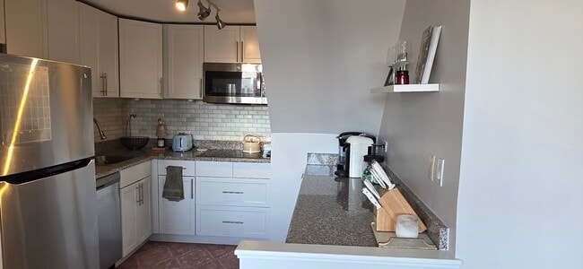 Building Photo - 1221 N Dearborn Pkwy