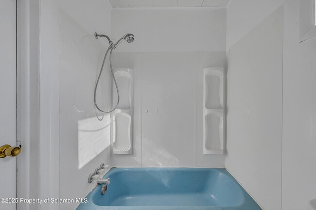 Building Photo - 53 Sobieski St