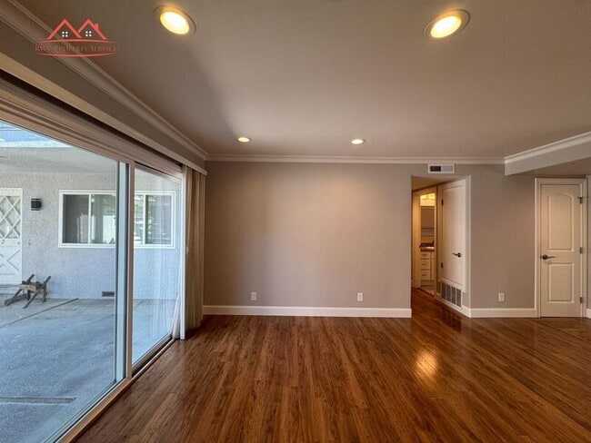Building Photo - 347 Auburn Way