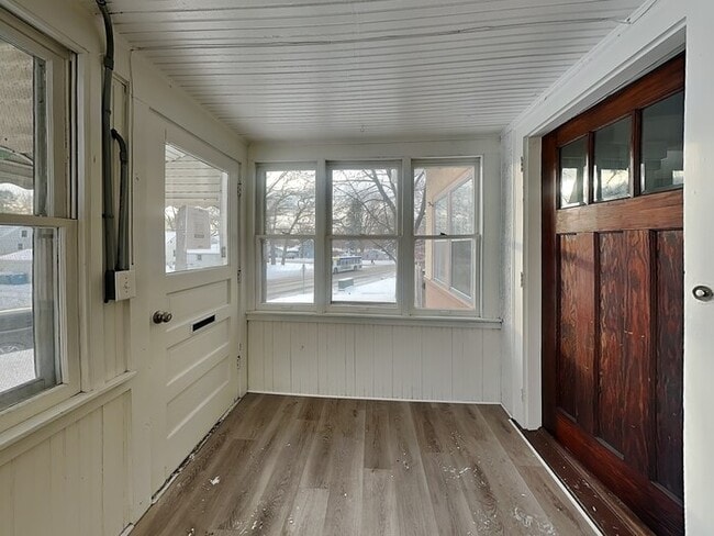 Building Photo - 3610 Oakdale Ave N