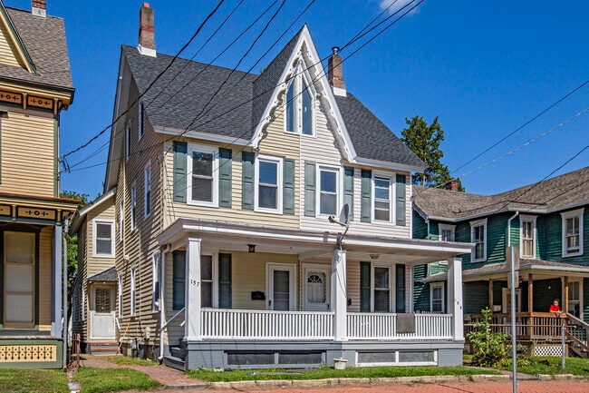 Building Photo - 157 7th St