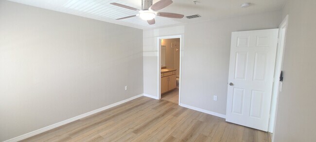 Building Photo - 940 Village Trail