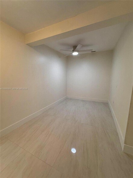 Building Photo - 606 SW 58th Ct