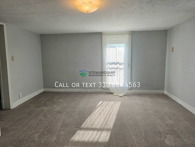 Building Photo - 5573 N Market St