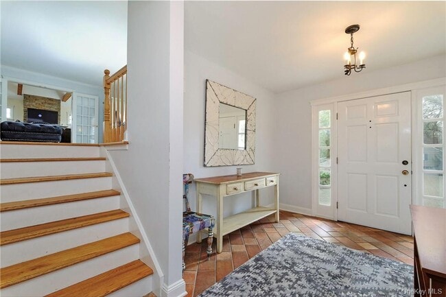 Building Photo - 38 Shadow Ln